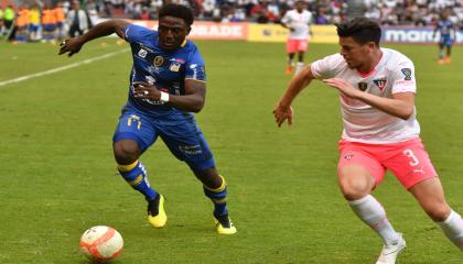 Liga se impuso en el partido de ida por 2 a 0 en el estadio Rodrigo Paz Delgado.