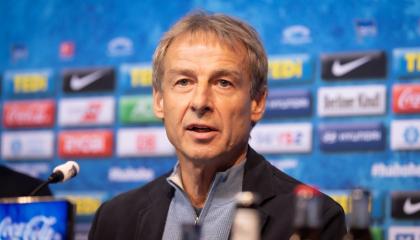 Jürgen Klinsmann se convirtió en el nuevo director técnico del Hertha Berlín hasta el final de la temporada.