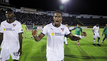 Antonio Valencia celebra la clasificación de Liga de Quito a semifinales de la LigaPro. 