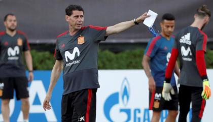 Fernando Hierro en su corto paso como entrenador de la selección española en el Mundial Rusia 2018. 