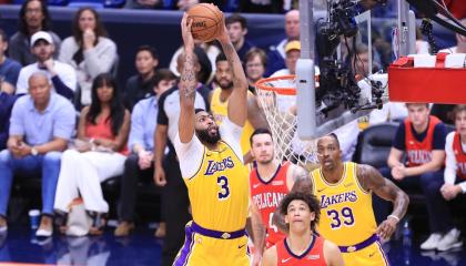 Los Ángeles Lakers en un partido frente a los  Pelicans de Nueva Orleans.