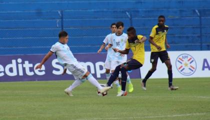 La selección ecuatoriana de fútbol Sub 15 quedó fuera del Sudamericano luego del empate entre Argentina y Paraguay 0-0.