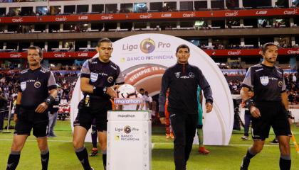 El árbitro Guillermo Guerrero fue el central del partido que Liga de Quito derrotó al Aucas en el encuentro de ida de las semifinales de la LigaPro, en 2019.