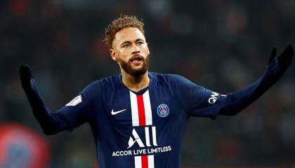 En la imagen Neymar Jr. celebra un gol con la camiseta del PSG.