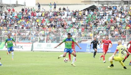 Orense fue fundado en 2009 y permaneció en la Serie B por dos temporadas antes de llegar a la máxima categoría.