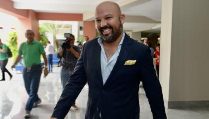 Miguel Loor, presidente de LigaPro, en el momento de la salida de la reunión del Consejo de Presidentes.