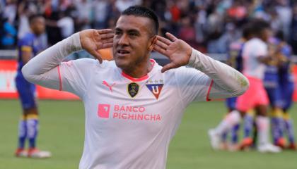 El jugador de Liga, Andrés Chicaiza, recibió una sanción de tres fechas por reclamos al árbitro en la final de ida.