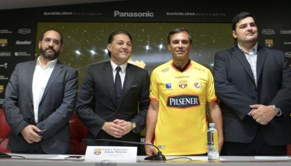 Fabián Bustos fue presentado como nuevo director técnico de Barcelona, hasta 2021. 