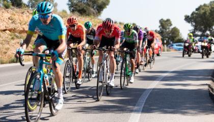 Jefferson Cepeda (de verde y blanco), en la fuga de la primera etapa de la Vuelta a Murcia. 