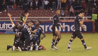 Efrén Mera fue la figura del partido y anotó dos goles para Independiente del Valle.