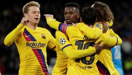 Los jugadores del FC Barcelona celebran el gol ante el Nápoles, por la Champions League. 