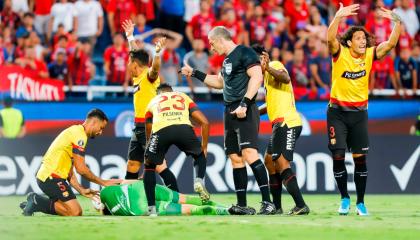 El golero argentino fue sustituido por Víctor Mendoza en el partido contra Cerro Porteño.