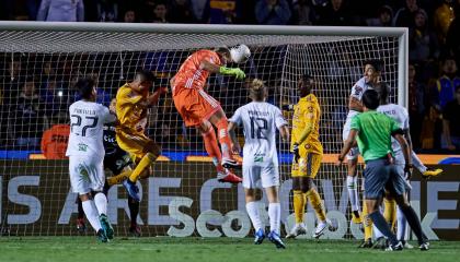 El arquero Nahuel Guzmán anotó el gol de la clasificación en el minuto 94 del encuentro.