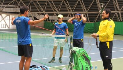 El equipo ecuatoriano de Copa Davis se prepara para enfrentar la serie ante Japón.