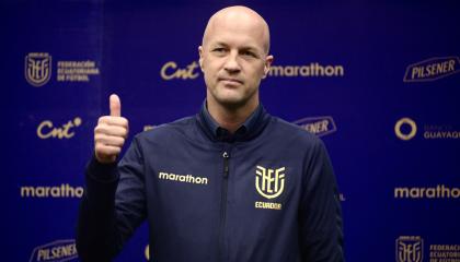 El técnico Jordi Cruyff iba a dirigir su primer partido frente a Argentina en la Bombonera.