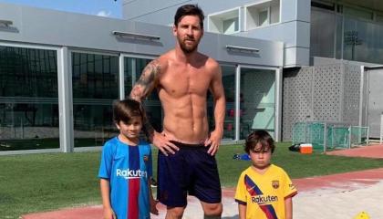 Lionel Messi entrena desde su casa tras la emergencia sanitaria en España.