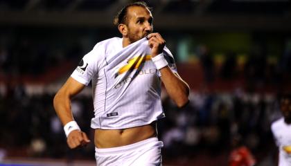 Hernán Barcos celebra un gol con la camiseta de Liga en 2017. 