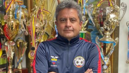 Diego Torres es el entrenador de Quito FC, equipo que pertenece a la Superliga femenina.