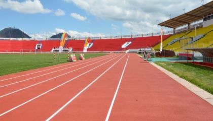 Fotografía del  Estadio Patria, de Bolivia, luego de la inspección a la pista atlética para los Juegos Bolivarianos.