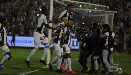 Jugadores del Alianza Lima celebrando un gol en el torneo local.