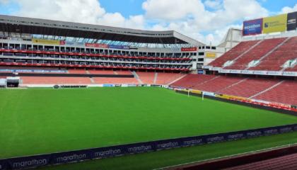 Vista panorámica del estadio Rodrigo Paz Delgado, el 23 de abril de 2020.