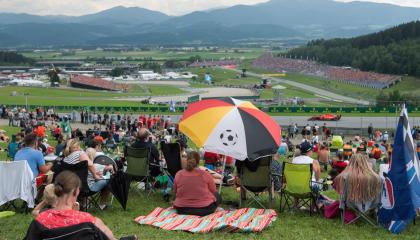 Los aficionados observan el Gran Premio de Spielberg, en Austria, en junio de 2019.