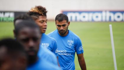 Junior Sornoza, jugador de Liga de Quito, durante un entrenamiento.