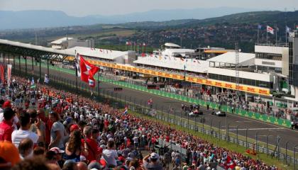 Una de las tribunas principales del circuito, durante en Gran Premio de Hungría en 2019.