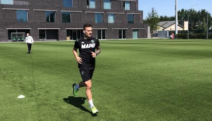 Jugador del Sassuolo entrenando en solitario para evitar contagios, el lunes 4 de mayo.