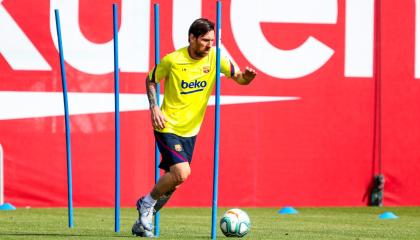 Lionel Messi haciendo trabajos con la pelota, en el complejo Joan Gamper, el viernes 8 de mayo.