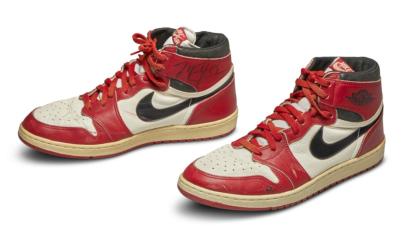 Las Air Jordan 1S, con las que Michael Jordan jugó en 1985, fueron subastadas el 17 de mayo.