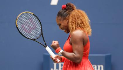 La tenista Serena Williams celebra su victoria y pase a semifinales del US Open, este miércoles 9 de septiembre de 2020.