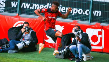Michael Estrada festeja el tercer gol conseguido por Toluca en la victoria ante el Querétaro en el estadio Nemesio Diez, este domingo 10 de enero de 2021.