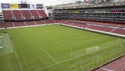 Vista panorámica del estadio Rodrigo Paz Delgado, en Quito, diciembre de 2022.