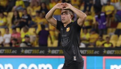 Fernando Gaibor celebra su gol en el partido de Barcelona ante Aucas en el estadio Banco Pichincha, el 7 de mayo de 2023.