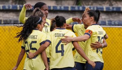 Las futbolistas de la selección ecuatoriana celebran un gol ante Cuba, en Quito, el 15 de julio de 2023.