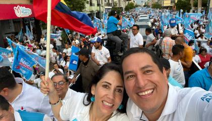 El binomio correísta, Luis González y Andrés Arauz, en un recorrido de campaña. Machala, 29 de junio de 2023