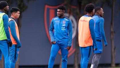 José Cifuentes, de la selección de Ecuador, durante el entrenamiento en el complejo de San Lorenzo de Almagro en Buenos Aires.