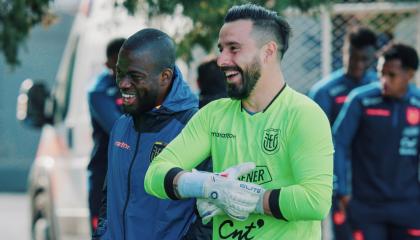 Los jugadores de la selección de Ecuador Enner Valencia y Hernán Galíndez durante la última práctica en Buenos Aires, el 6 de septiembre de 2023.