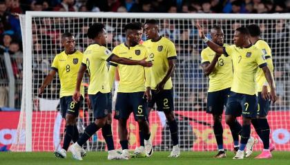 Parte del equipo de Ecuador que perdió 1-0 en Buenos Aires.