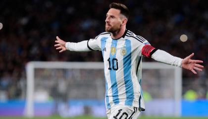 Lionel Messi celebra su gol en el partido de Argentina ante Ecuador, en el estadio Monumental, el 7 de septiembre de 2023.