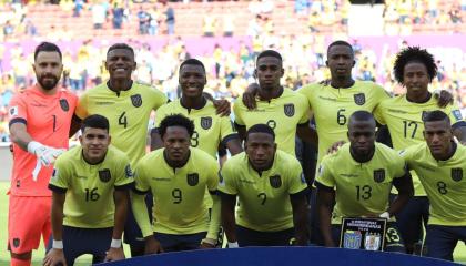 Equipo titular de Ecuador  para el partido con Urugauy en Quito.