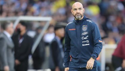 El técnico de Ecuador, Félix Sánchez, durante el duelo de este 12 de septiembre ante Uruguay. 