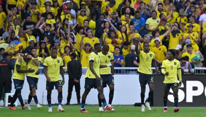 Los jugadores de Ecuador celebran en la victoria ante Uruguay, el 12 de septiembre de 2023.