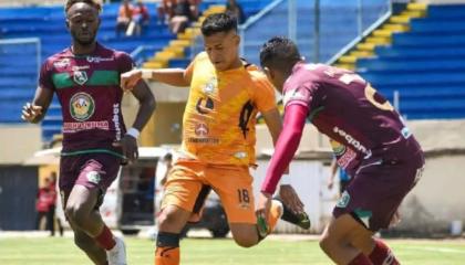 Milton Bolaños, durante un partido entre Libertad y Mushuc Runa.