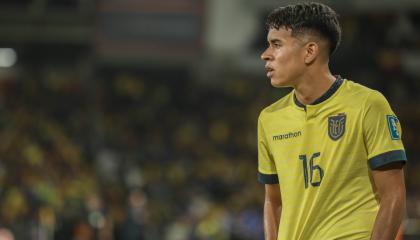 Kendry Páez, jugando las Eliminatorias con la selección de Ecuador.