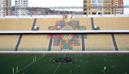 Vista panorámica del Estadio Hernando Siles, durante un entrenamiento de Bolivia, el 9 de octubre de 2023.