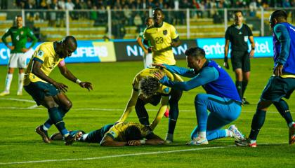 Los jugadores de Ecuador festejan el gol de Kevin Rodríguez, ante Bolivia, el 12 de octubre de 2023, por las Eliminatorias al Mundial. 