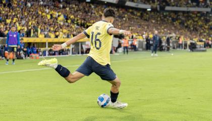 Kendry Páez en el partido ante Colombia el 17 de octubre de 2023.