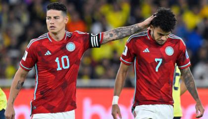 James Rodriguez y Luis Diaz, de Colombia, luego del empate sin goles ante Ecuador por la Fecha 4 de Eliminatorias, el 17 de octubre de 2023.